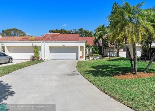 5293 Stonybrook Ln, Boynton Beach FL  33437-1616 exterior