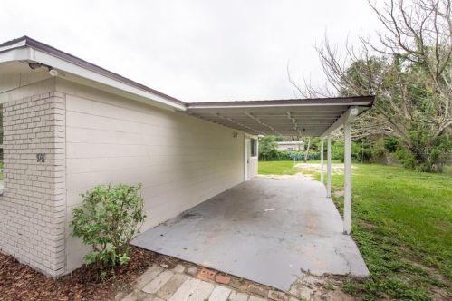 9741 Fowler Ave, Thonotosassa FL  33592-3415 exterior