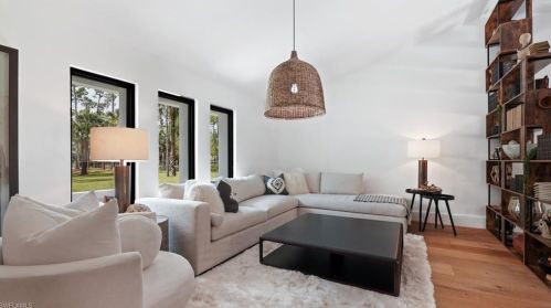 5345 Hawthorn Woods Way, Naples FL  34116-5023 exterior