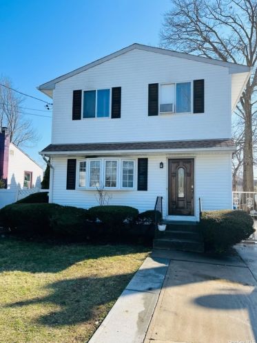 248 43rd St, Copiague, NY 11726-1117