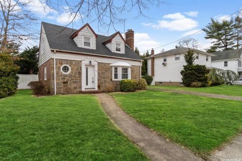 24 Clarendon Rd, Hempstead, NY 11550-5315