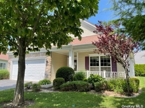 26 Philips Ct, Mount Sinai, NY 11766-3418
