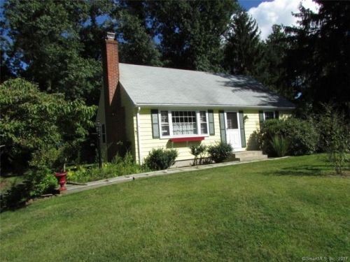 8 Guilmartin Rd, Bloomfield, CT 06002-2116