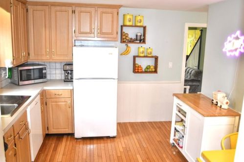 31 Crest Ave, Lincoln RI  02865-3024 exterior