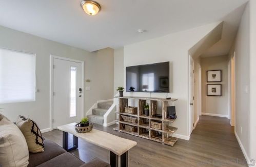 1261 Goshen St, San Diego CA 92110-1403 exterior