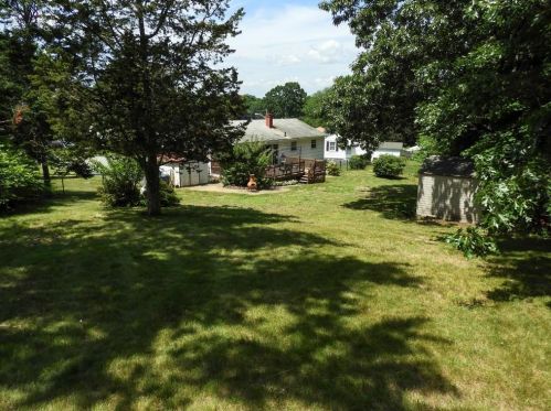 588 Knollwood Dr, Woonsocket, RI 02895-2631