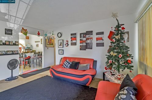 3201 Arkansas St, Oakland CA 94602-3707 exterior