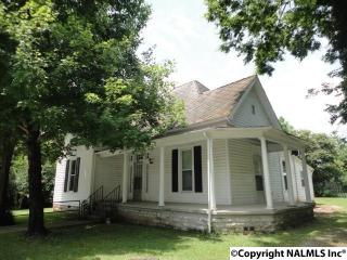 207 Jefferson St, Fayetteville, TN 37334-2419