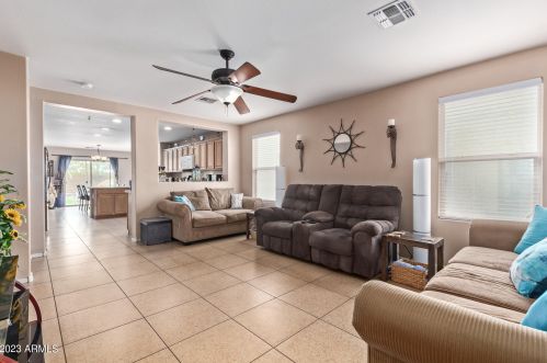 967 Leslie Ave, San Tan Valley AZ  85140-4439 exterior