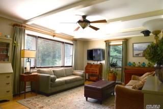 998 Peconic Bay Blvd, Northampton, NY 11901-6003