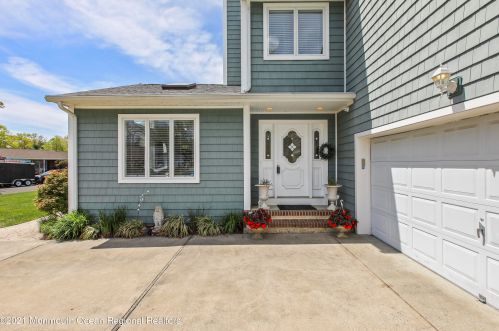 36 Maple Ct, Bricktown, NJ 08723-6944