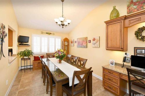 140 10 Ave, Holtsville NY  11742-2312 exterior