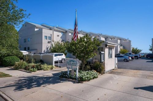 2730 Schurz Ave, Bronx, NY 10465-3200