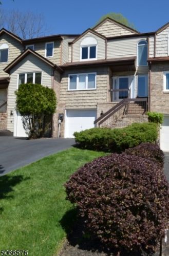 25 Monett Ct, Greystone Park, NJ 07950-1957