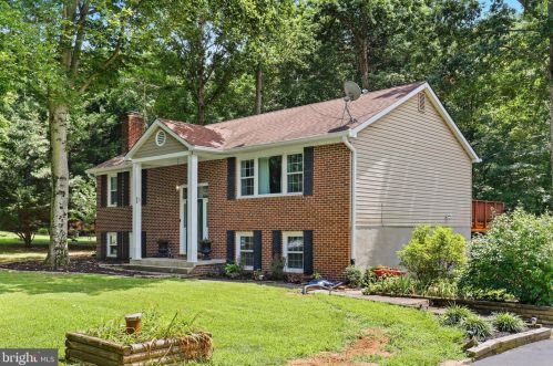 5361 Cleburne Ln, Woodbridge, VA 22192-6035