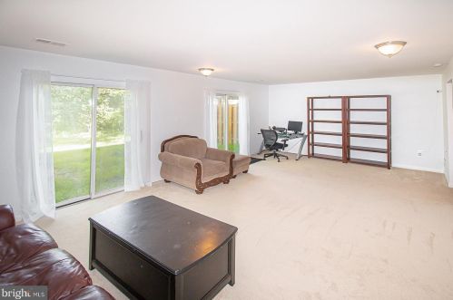 1564 Goldenrain Ct, Herndon VA  20190-4036 exterior