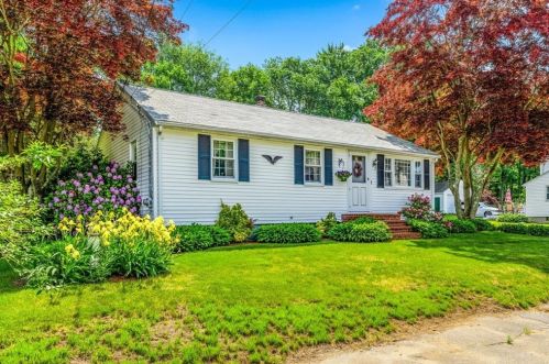 11 Revere St, Holbrook, MA 02343-1813