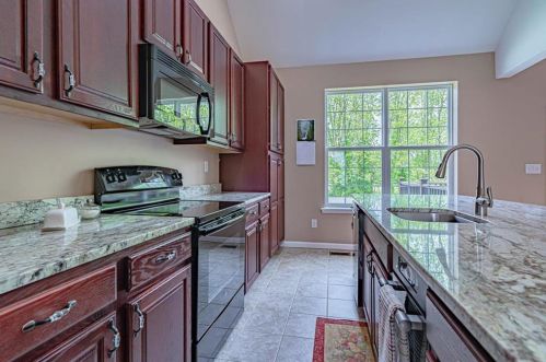 1105 Monarch Ln, Breinigsville PA  18031-9321 exterior