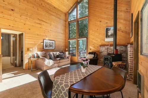 11544 Zermatt Dr, Truckee, CA 96161-6552