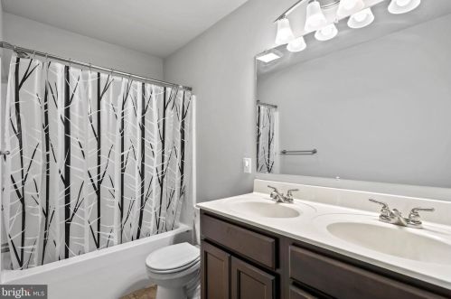 192 Winifred Dr, Hanover PA  17331 exterior