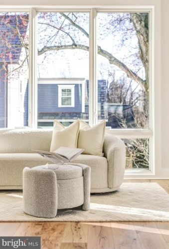 4624 Asbury Pl, Washington DC  20016-4325 exterior