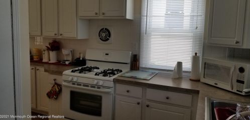 322 Dupont Ave, Pelican Island, NJ 08751-2418
