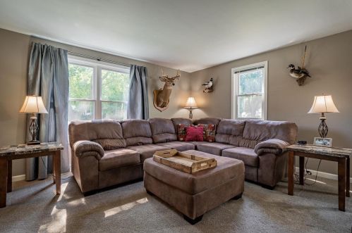 484 Collette Ave, Green Bay, WI 54304-4835