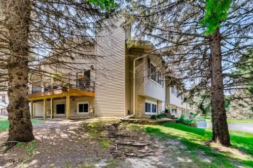 5977 Fernwood St, Saint Paul, MN 55126-8463
