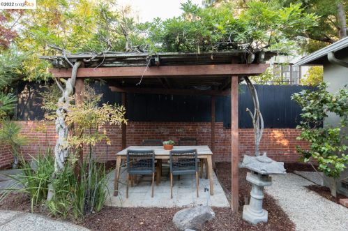 5901 La Salle Ave, Oakland CA 94611-3225 exterior