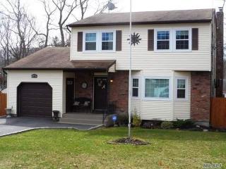 180 Sioux St, Hauppauge, NY 11779-3542