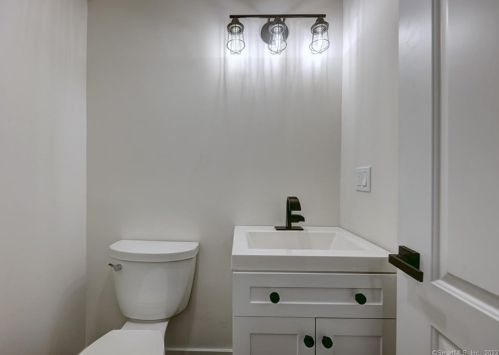 22 Leffert Rd, Bridgeport CT  06611-4950 exterior