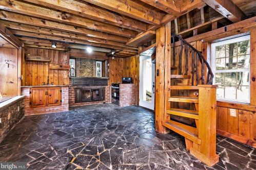 2695 Hemlock Dr, Palmerton PA  18071-9408 exterior