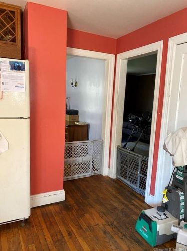 365 Washington St, Bristol CT  06010-6727 exterior