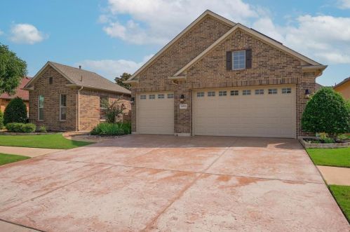 11512 Southerland Dr, Denton, TX 76207-8700
