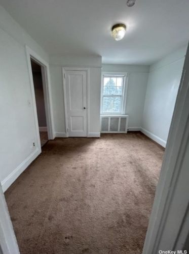 22 8th St, New Hyde Park NY  11040-4851 exterior