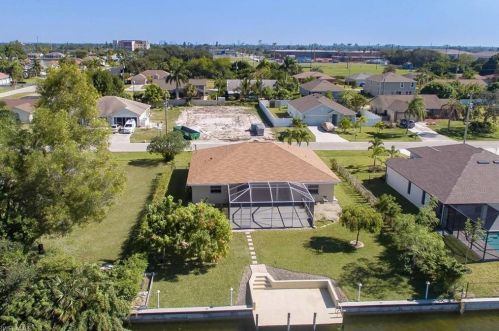 412 13th Pl, Cape Coral, FL 33909-2146
