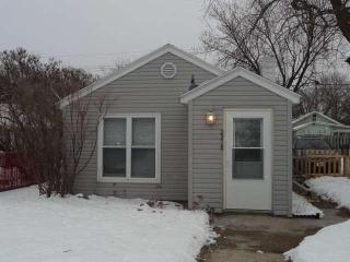 2218 Charles St, La Crosse, WI 54603-1994
