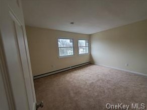 8 Sandburg Ct, Middletown NY  10941-1813 exterior