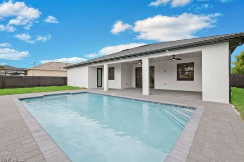 204 1st Ter, Cape Coral, FL 33990-1011