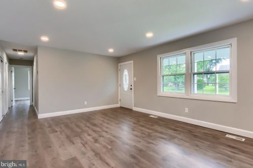 37 Needlepoint Ln, Willingboro NJ  08046-1918 exterior