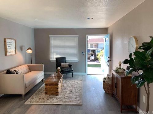 1486 Lemon Ave, Long Beach, CA 90813-2159