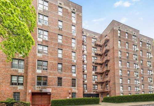 2165 Matthews Ave, Bronx NY  10462-2004 exterior