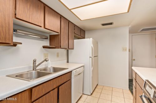 15014 37 Ave, Phoenix AZ 85053-5508 exterior