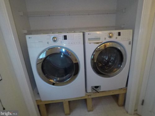 2 Presidential Dr, Berlin Boro NJ  08009-1358 exterior