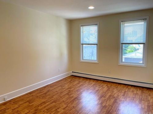 14 Stephenson Blvd, New Rochelle NY  10801-4402 exterior