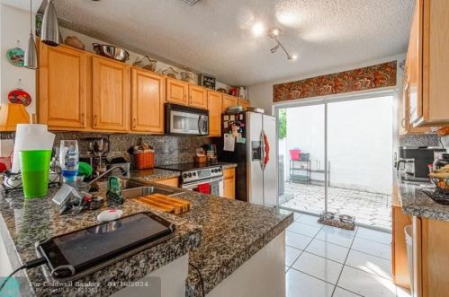 11910 12 St, Hollywood FL 33026-3874 exterior