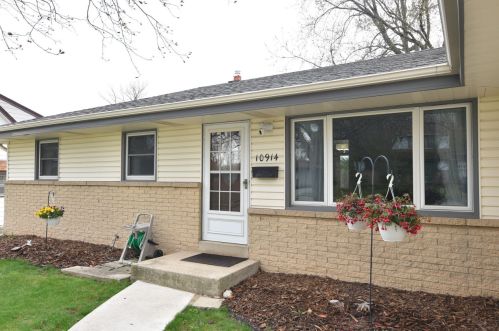 10914 Stark St, Milwaukee, WI 53225-3833