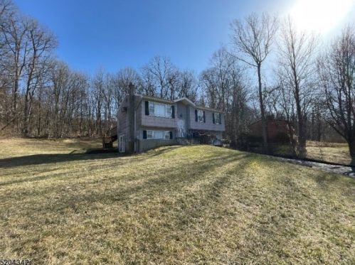 26 Hillsdale Dr, Wantage NJ  07461-4026 exterior