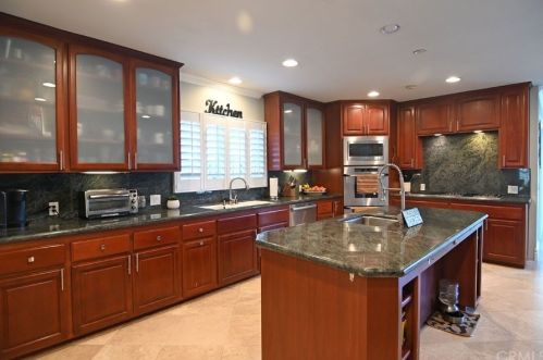 1041 Amelia Dr, Long Beach, CA 90807-2401