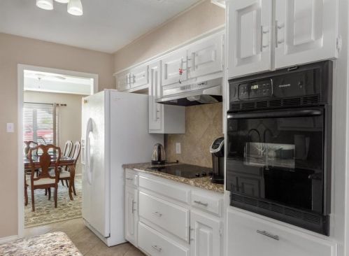 4851 Ledgestone Ct, Fort Worth TX  76132-2013 exterior